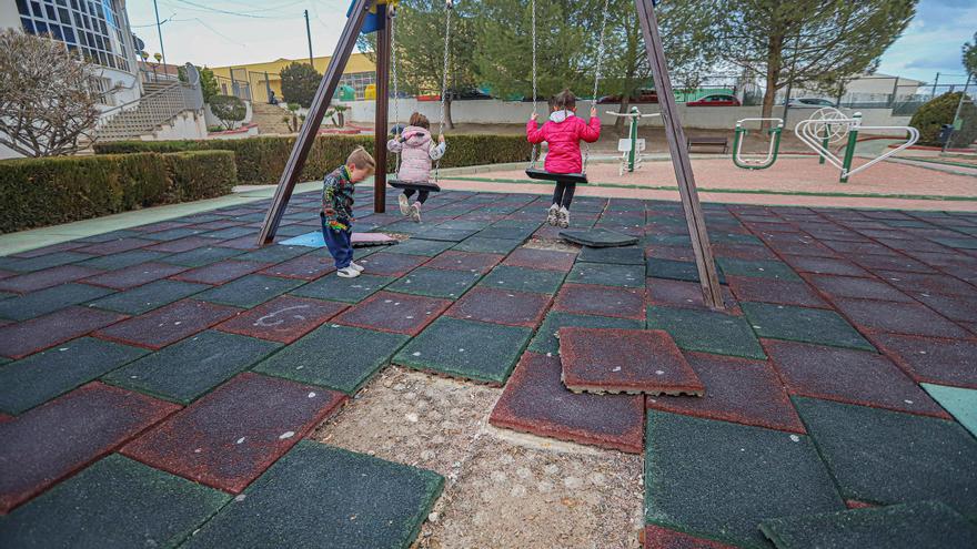 Casi mil firmas exigen mejoras en los parques infantiles de Orihuela