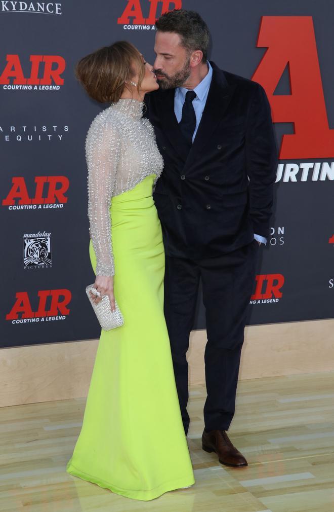 Jennifer Lopez y Ben Affleck, todo complicidad en el estreno de Air