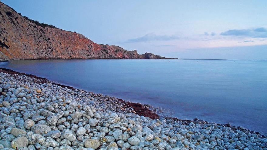 Playa de ´còdols´ de es Jondal