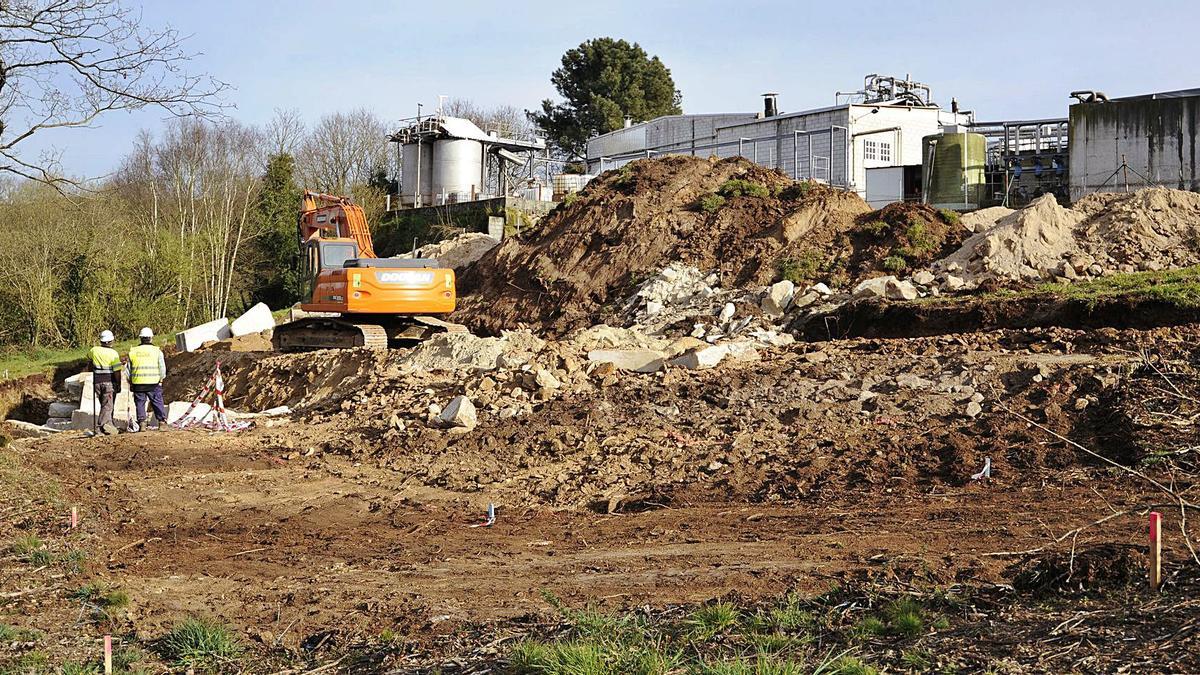 Obras de destierre en el 
polígono de Álceme.   | // 
BERNABÉ/J.LALÍN