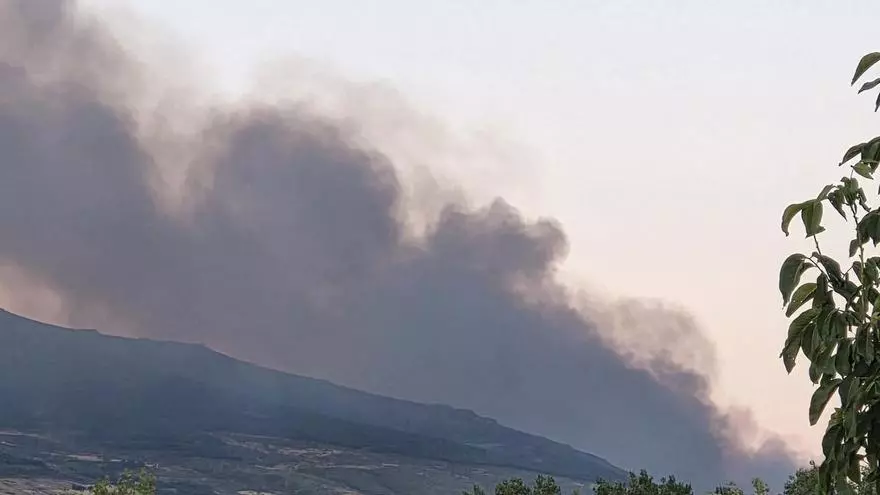 Vídeo | Así se veía el incendio de Tornavacas durante la noche