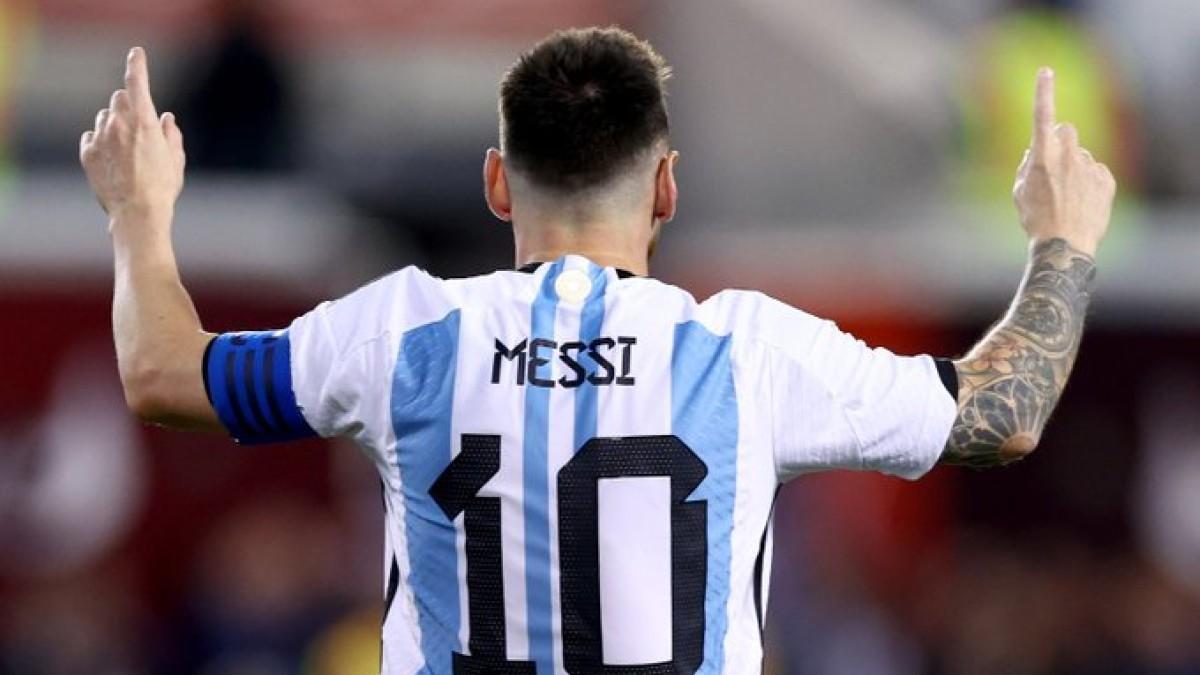 Messi celebra su gol a Australia