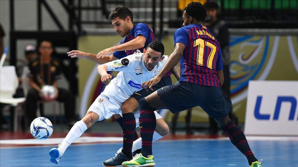 Arthur y Adolfo, frente a Valdin (Carlos Barbosa) en la pasada Intercontinental