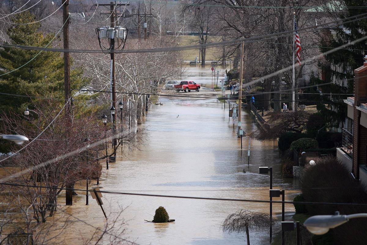 Les inundacions a Kentucky ja sumen 15 morts i Biden el declara de «desastre major»