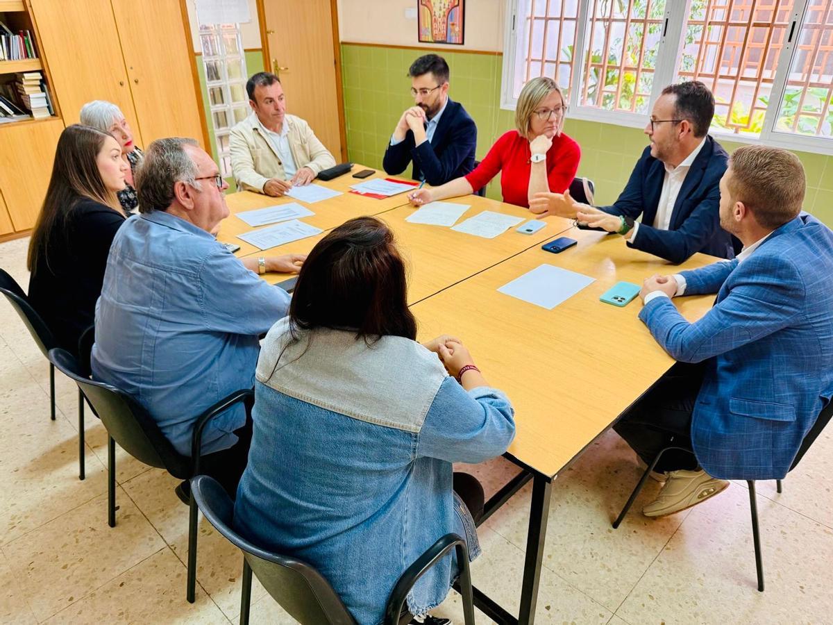 Un momento de la reunión con los vecinos de San Antón, en Elche
