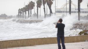 El temporal de mar en la costa del Ebro, este miércoles.