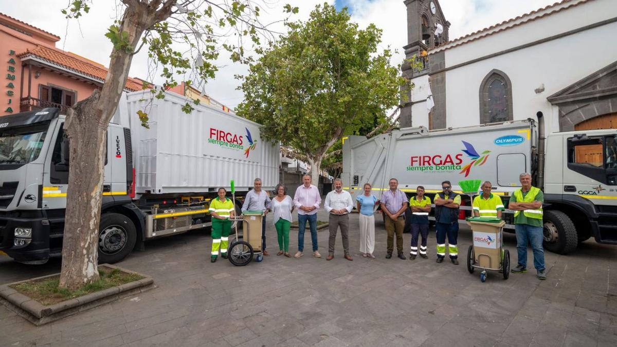 Presentación de los dos nuevos vehículos para el servicio de limpieza de Firgas. | | LP/DLP