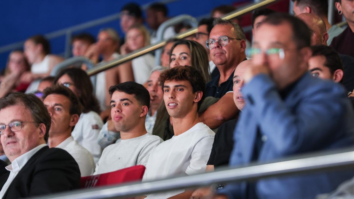 Joao Félix, en el Palau Blaugrana viendo a la sección de balonmano