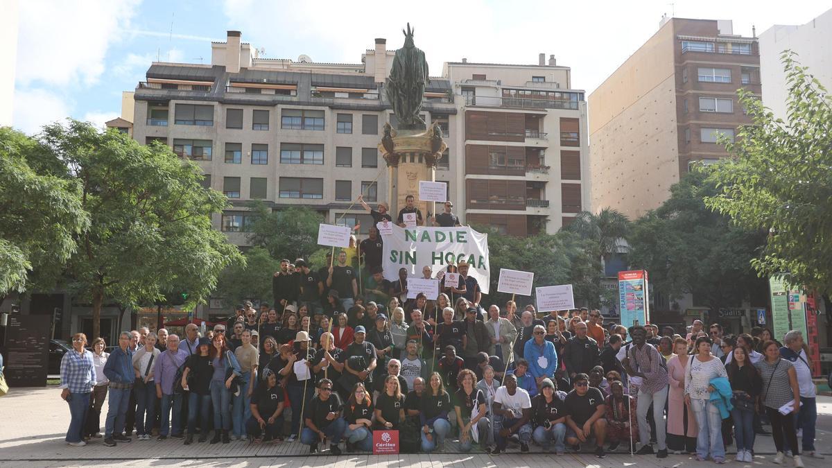 Galería: Flashmob para reivindicar los derechos de las personas sintecho en Castelló
