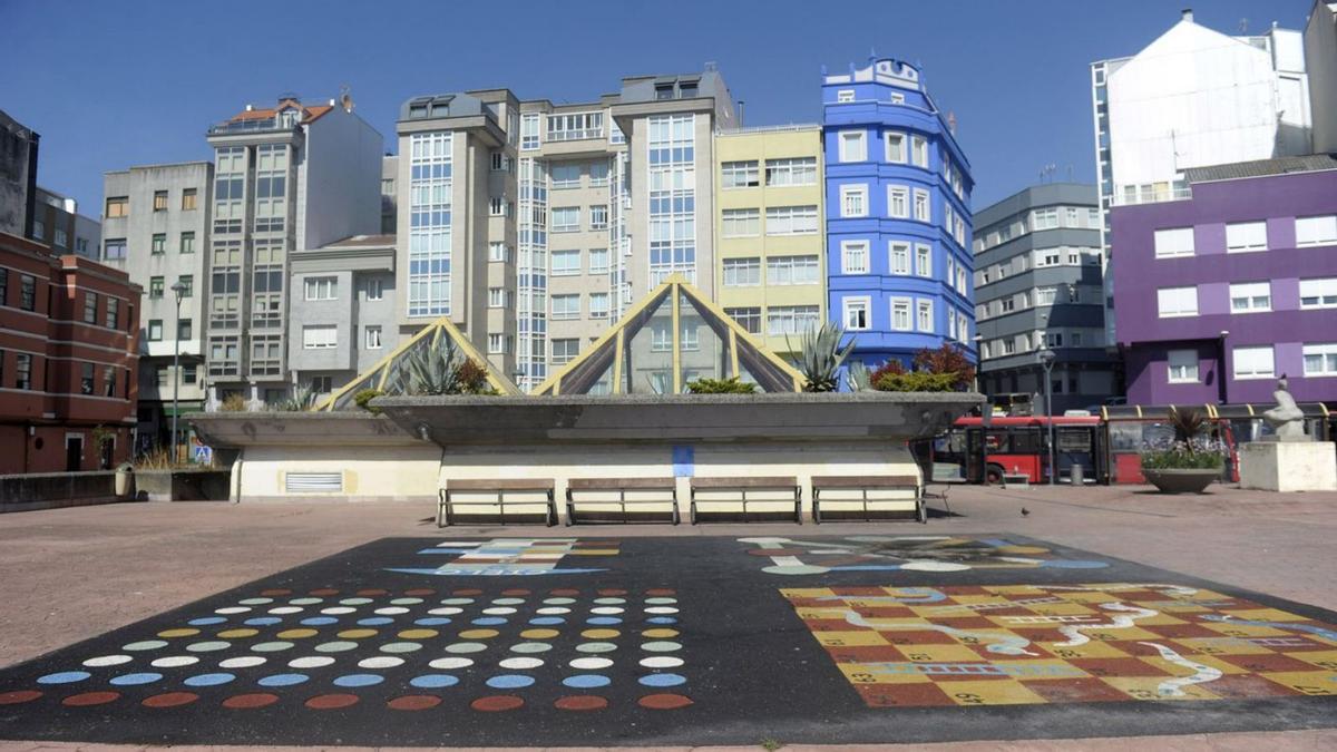 Plaza de Monte Alto, con los lucernarios del mercado que se eliminarán.