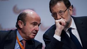 El ministre d’Economia, Luis de Guindos, i el president del Govern, Mariano Rajoy, el març passat.