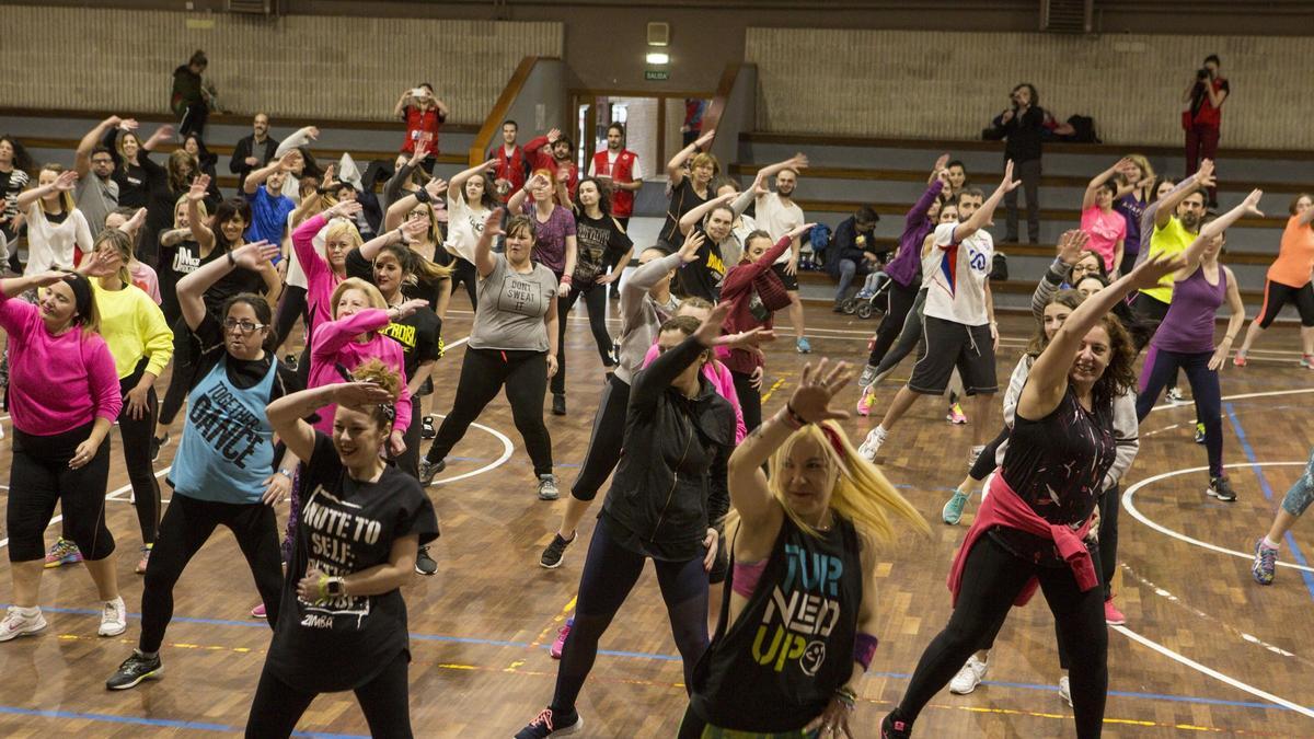 Imagen de archivo de una clase de zumba.