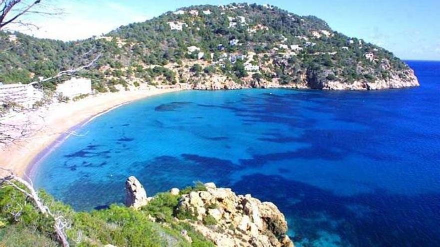 Muere en Ibiza un hombre  de 49 años cuando navegaba en un kayak