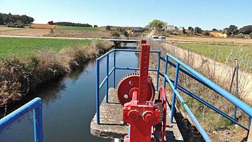 Canal de riego de la margen derecha del Tera.