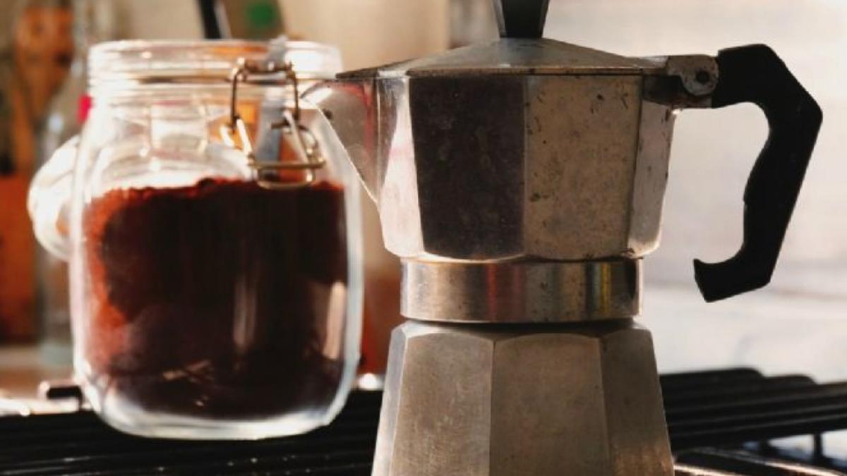 8 consejos para limpiar una cafetera italiana