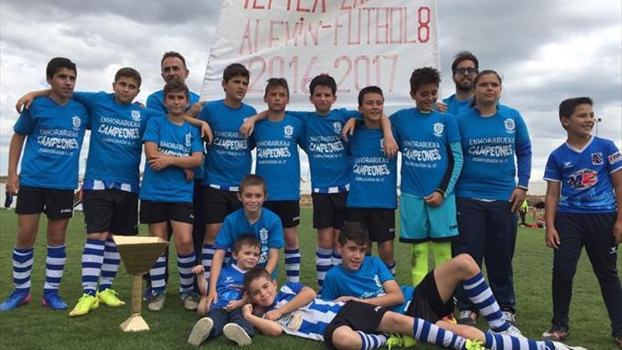 El alevín de fútbol 8 se proclama campeón de una Liga muy reñida