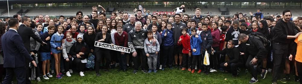 Los All Blacks dirigen un entrenamiento con alumnos en Gijón