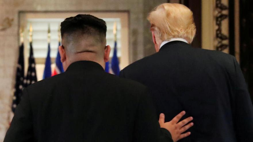 Donald Trump y King Jong un, muy cercanos.