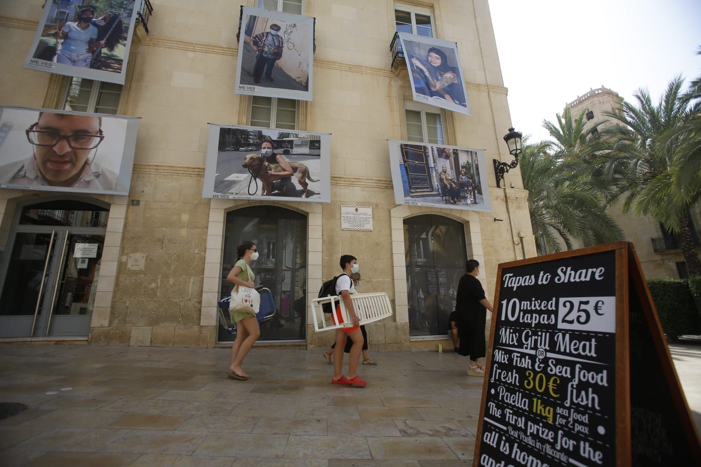 Exposición al aire libre en Alicante "Me Ves, en comunidad. Fotógraf@s con discapacidad"