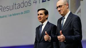 El presidente del BBVA, Carlos Torres Vila, y el consejero delegado, Onur Genç