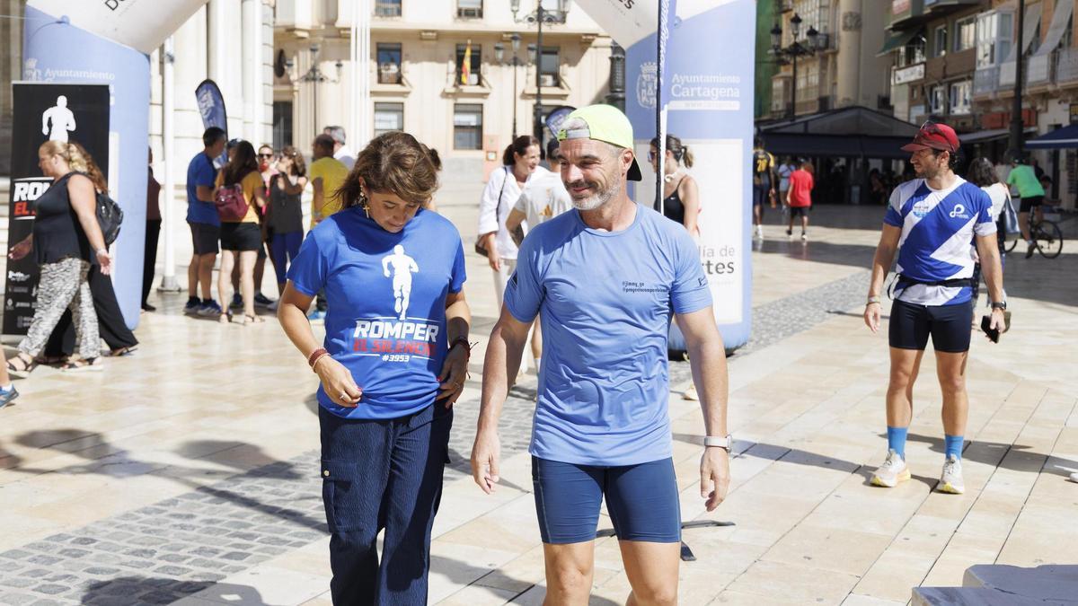 3.953 kilómetros en homenaje a los fallecidos por suicidio pasa por A Coruña: "Estamos seguros de que estamos haciendo lo correcto"