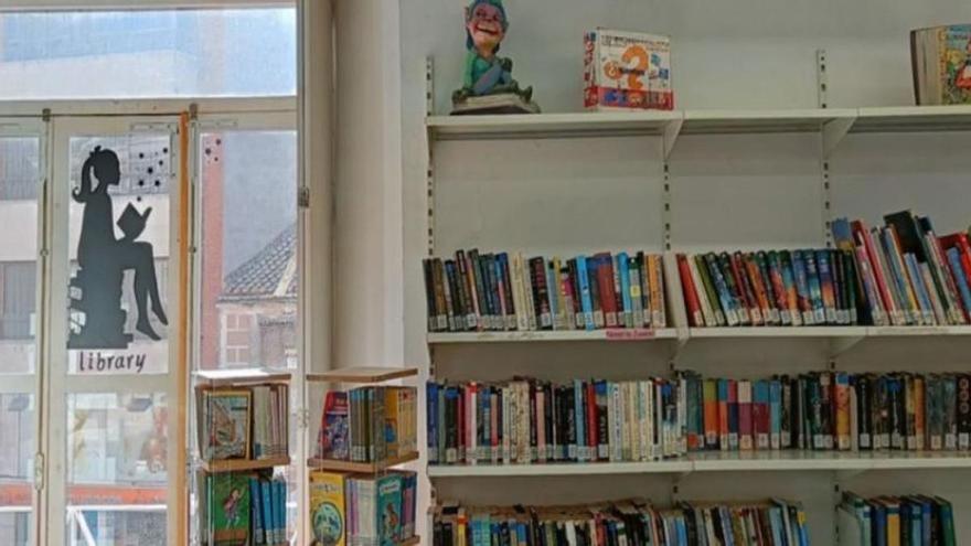 La biblioteca de Burriana aparta de la sección infantil y juvenil los libros sobre diversidad sexual