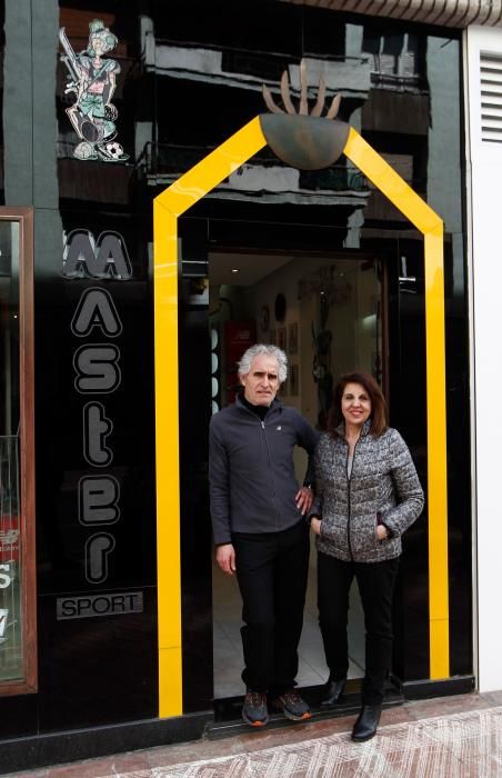 Paco Master y su mujer, de Master Sport, echan el cierre de la tienda