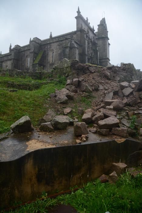 Sucesos en Pontevedra | Las lluvias derrumban parte de la Torre dos Montenegro