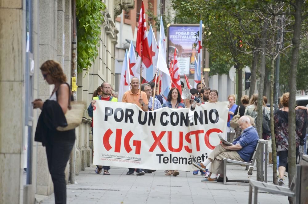 Los sindicatos cifran en un 70% el seguimiento de la huelga para denunciar las condiciones precarias de los 8.000 teleoperadores de Galicia