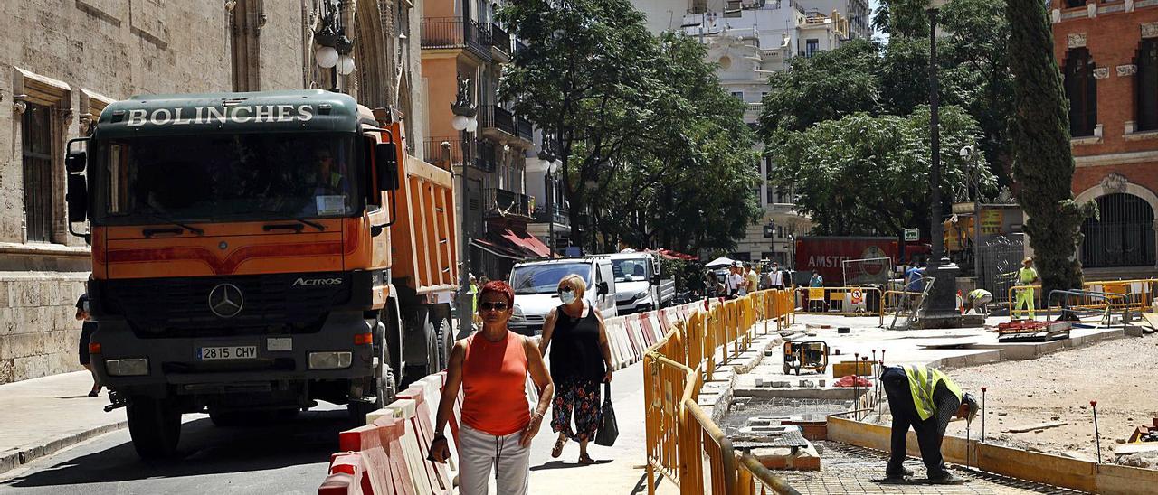 Urbanismo lanza una guía para reducir molestias en las 100 obras de este verano