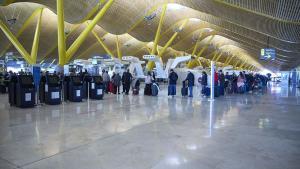 Desvíos y retrasos en el aeropuerto de Madrid-Barajas por la presencia de drones