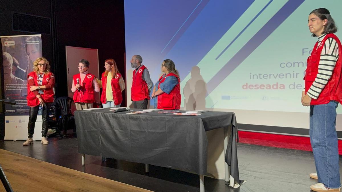 Miembros de Cruz Roja, durante la gala de clausura del proyecto "Vincúlate".