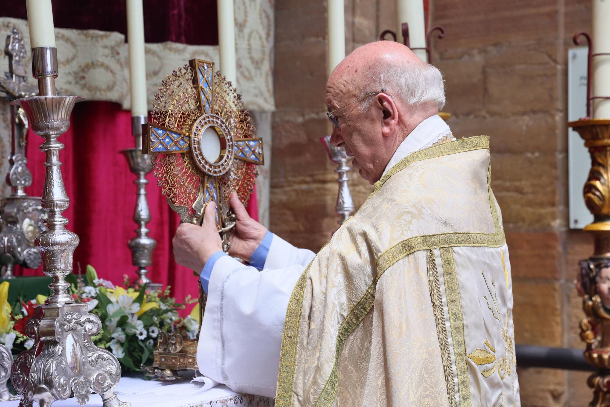Así fue la misa del Corpus Christi en la catedral de Oviedo.
