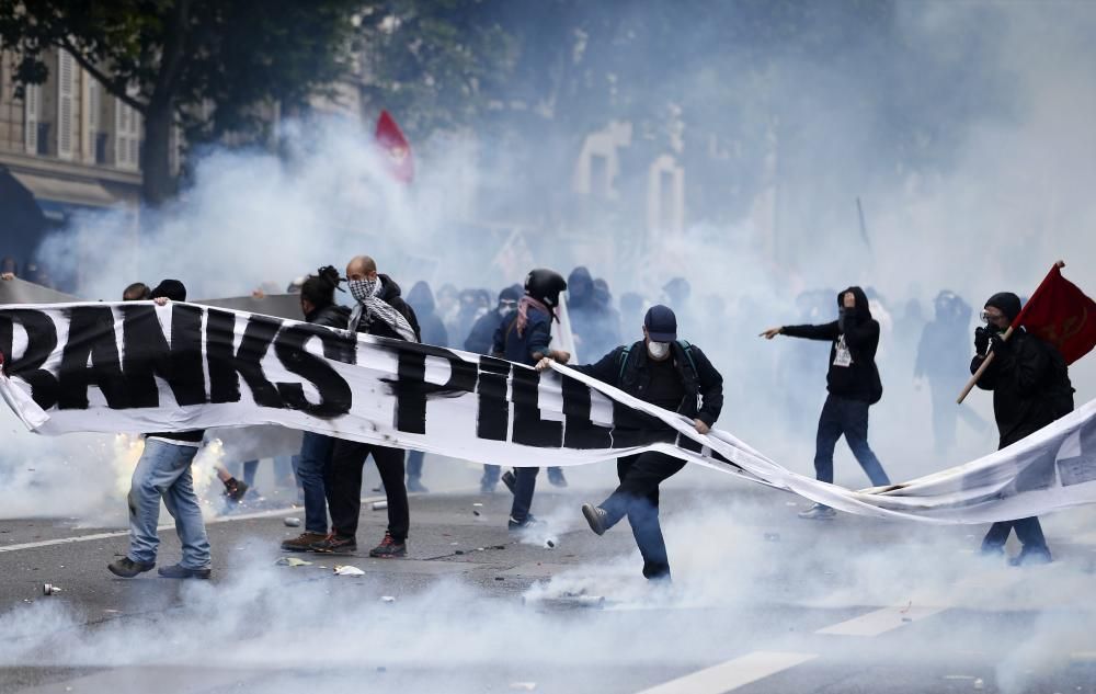 Batalla campal en París por la reforma laboral