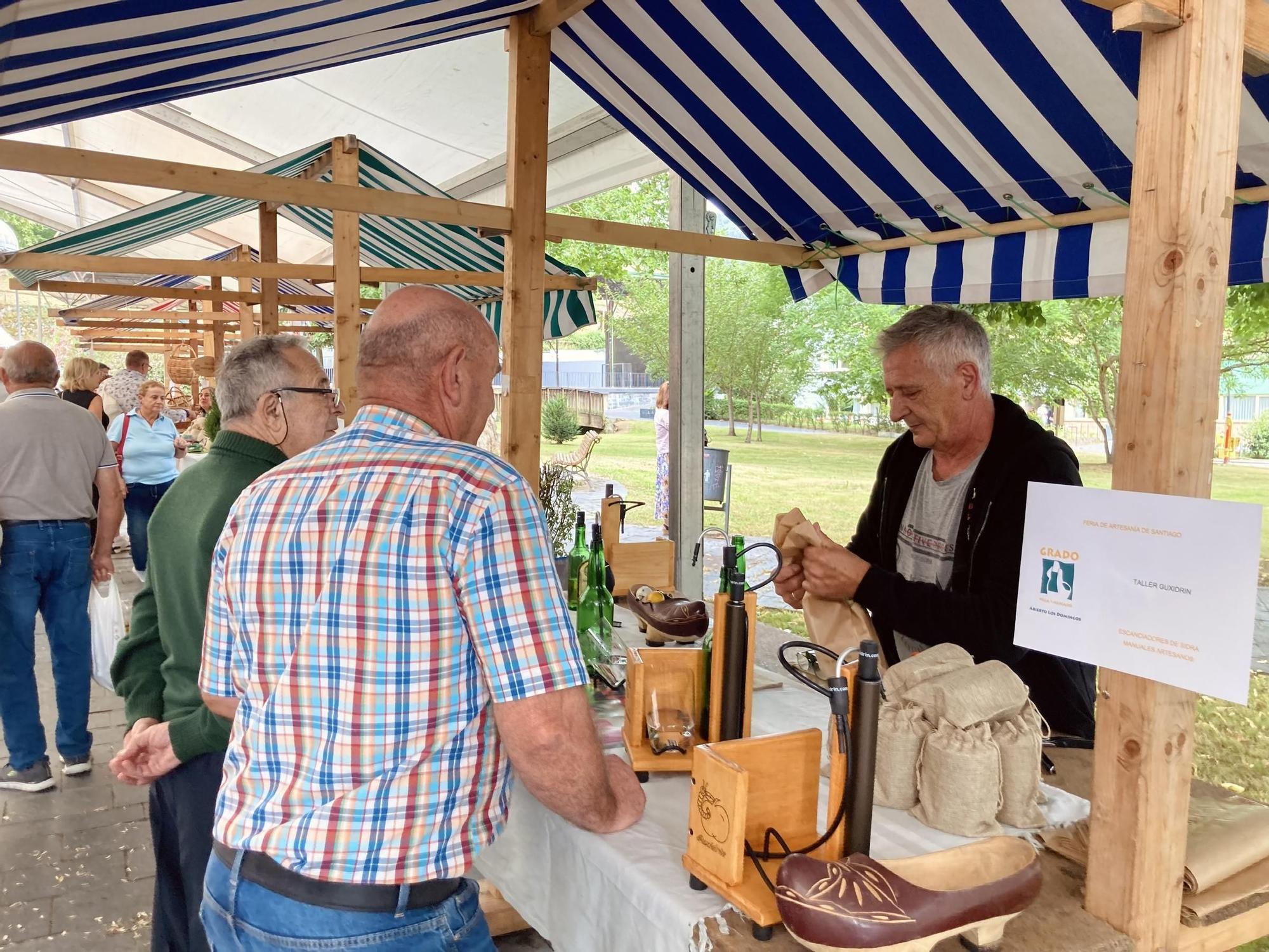 Así fue la soleada mañana de Feria de artesanía en Grado