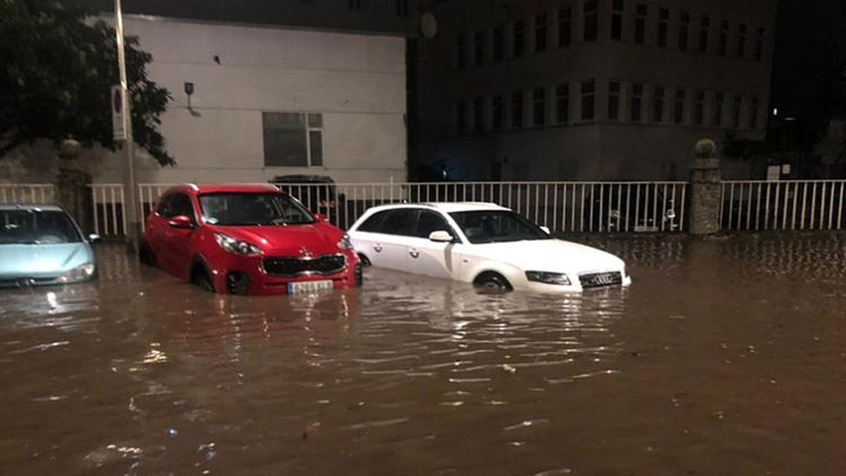 Inundación en la calle Fernando Olmedo este invierno por un temporal.