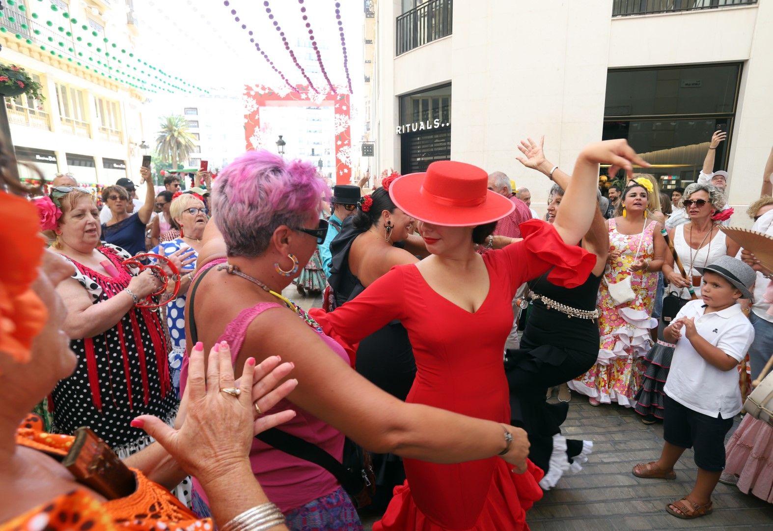 Colores  y sonrisas hasta el final en la Feria del Centro