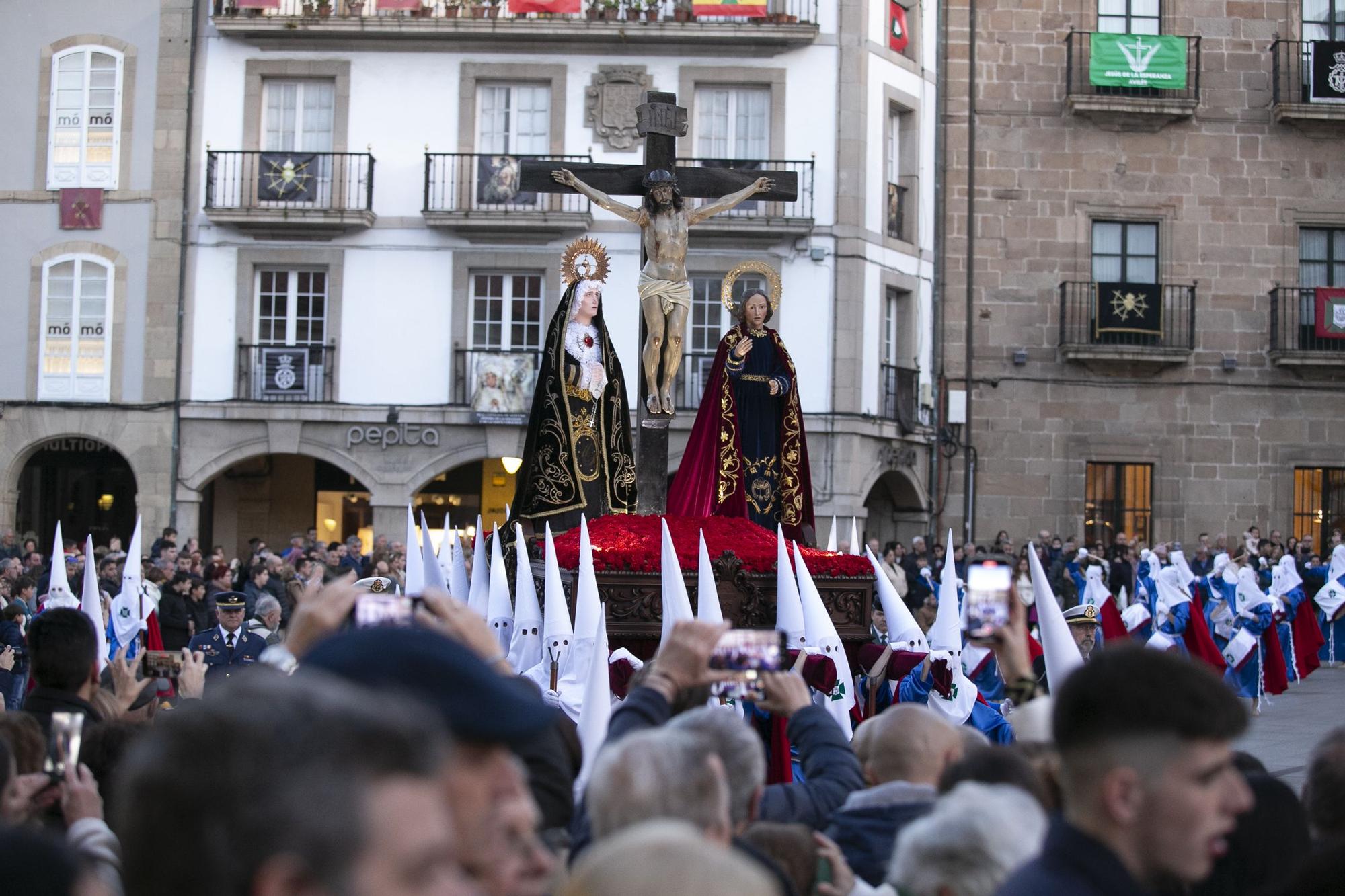 Jueves Santo en Avilés: Procesión del Silencio con los "sanjuaninos"