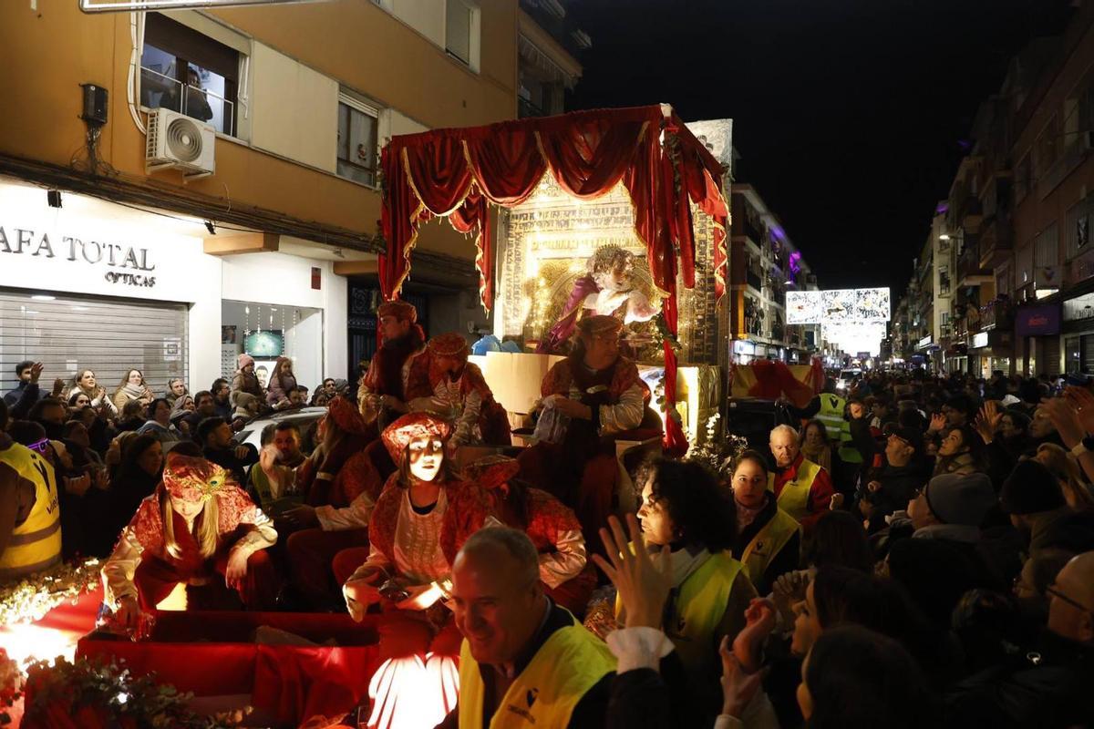 La Cabalgata de Reyes de La Viñuela, en imágenes