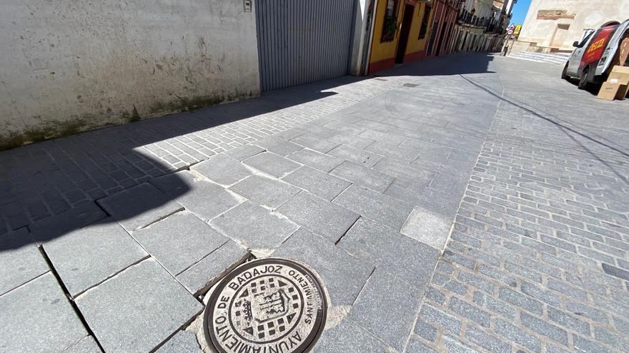 El PSOE de Badajoz denuncia el deterioro del pavimento de José Lanot