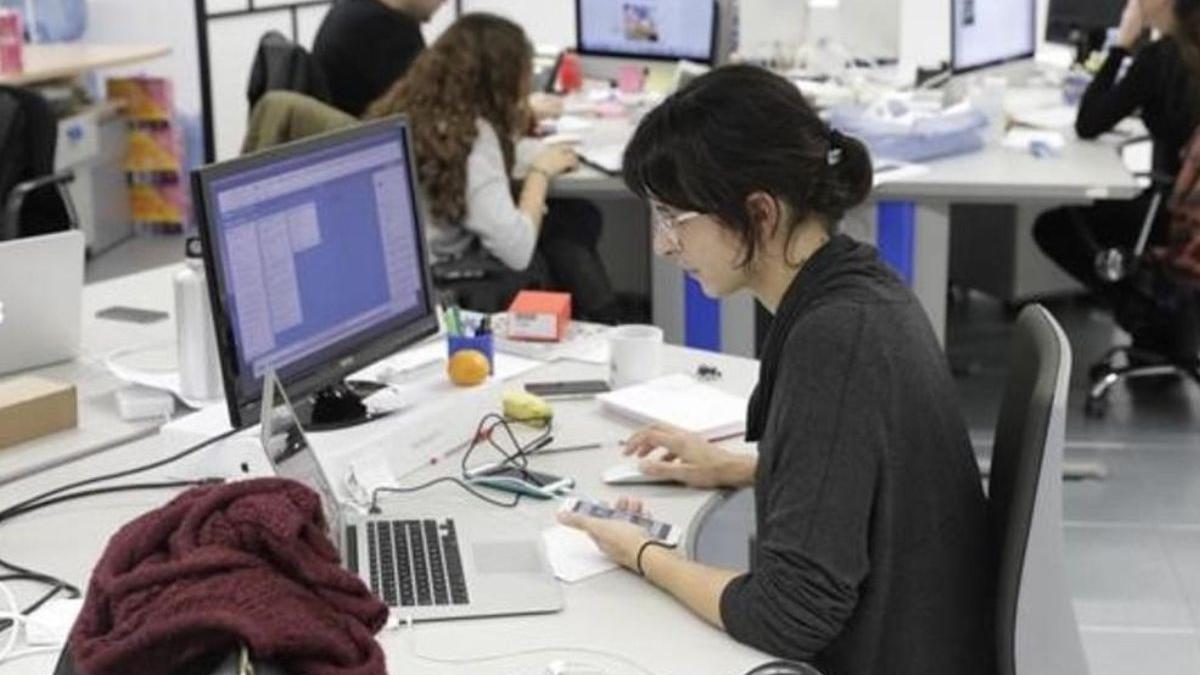 Imagen de archivo felicidad en el trabajo