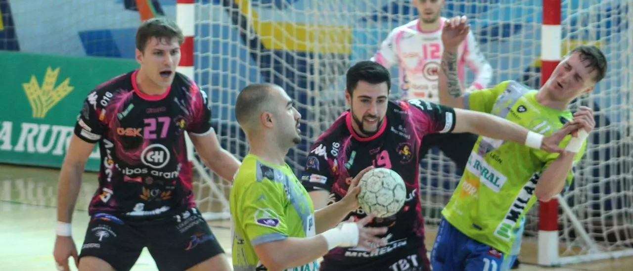 El Balonmano Zamora pierde el derbi ante el Villa de Aranda