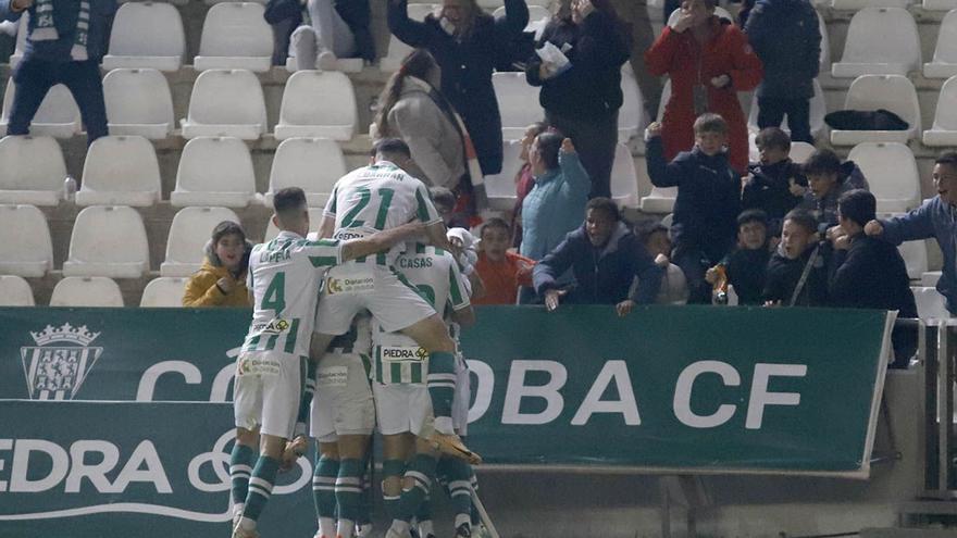 El Córdoba CF golea al Antequera CF (3-0)