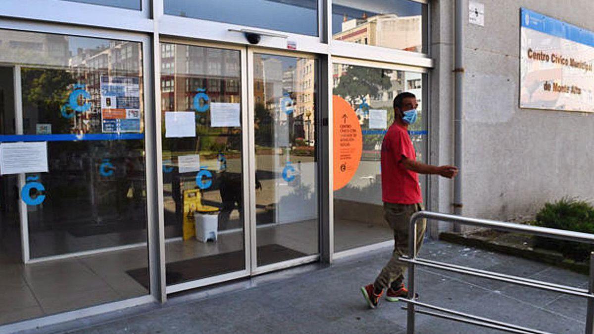 El centro cívico de Monte Alto reabrió ayer sus puertas tras la desinfección de sus instalaciones.