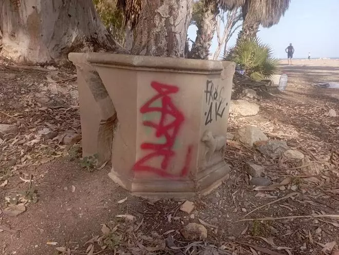 El brocal del posible convento, en dique seco un año después en los Baños del Carmen