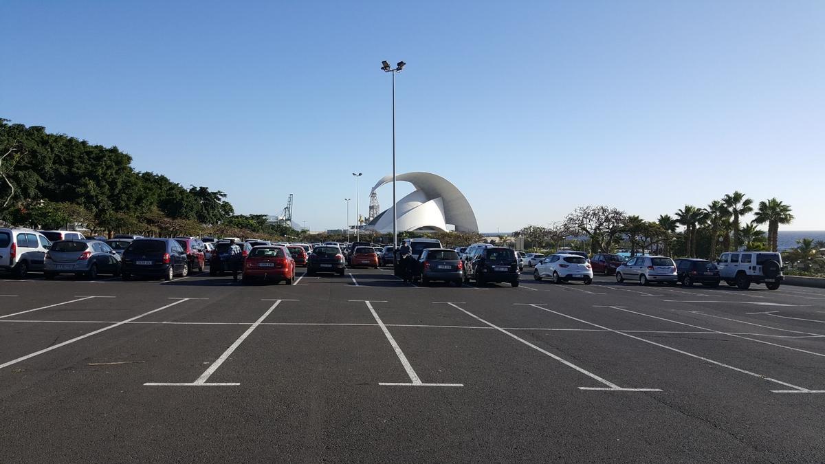 GUAGUA LANZADERA SANTA CRUZ DE TENERIFE: Una guagua lanzadera unirá el  aparcamiento del Marítimo con el centro de Santa Cruz