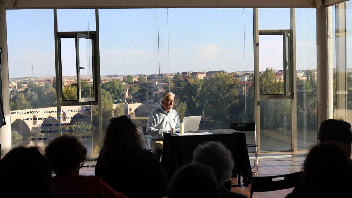 Primera jornada del ciclo "Conversaciones al final de la vida", con Francisco Luis Centeno.