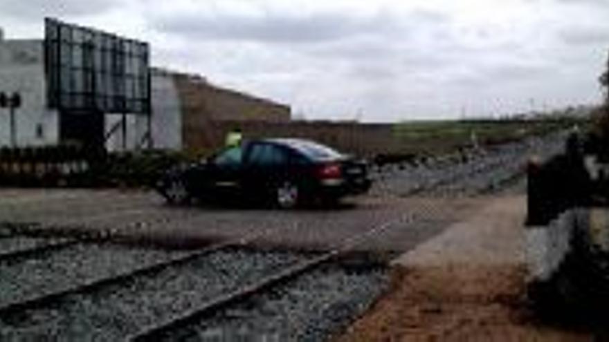 Renfe arregla los pasos a nivel del casco urbano