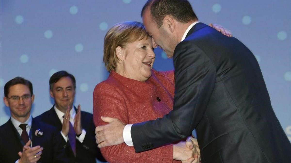 Merkel felicita a Weber por su nominación como cabeza de lista del PPE.