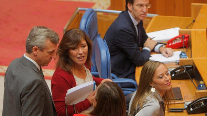 Feijóo y parte del Gobierno, hoy en el Parlamento.//X. Álvarez